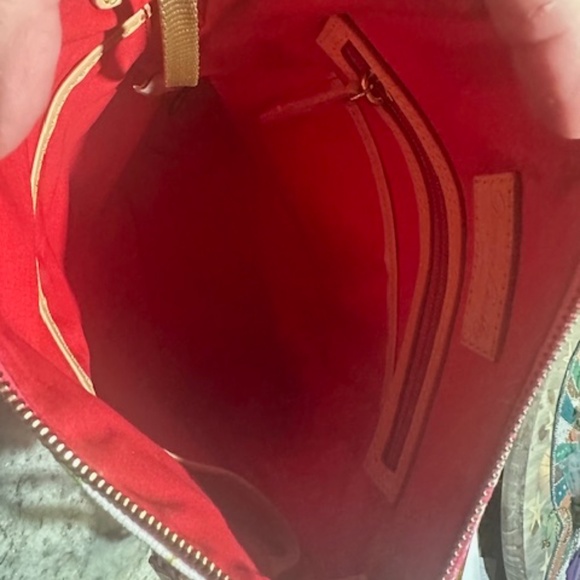 Dooney and Bourke BRAND NEW/RARE FLORAL FUSCHIA Pattern Crossbody Bag! - Picture 13 of 16